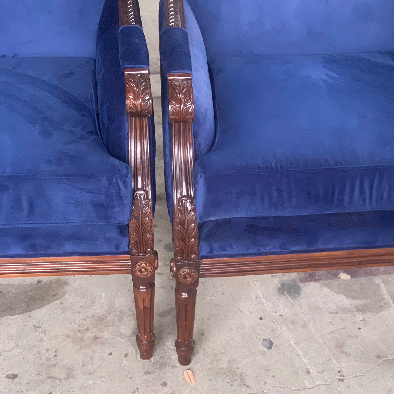 SOFA ĐƠN CỔ ĐIỂN LOUIS XVI- BỌC VẢI NHUNG